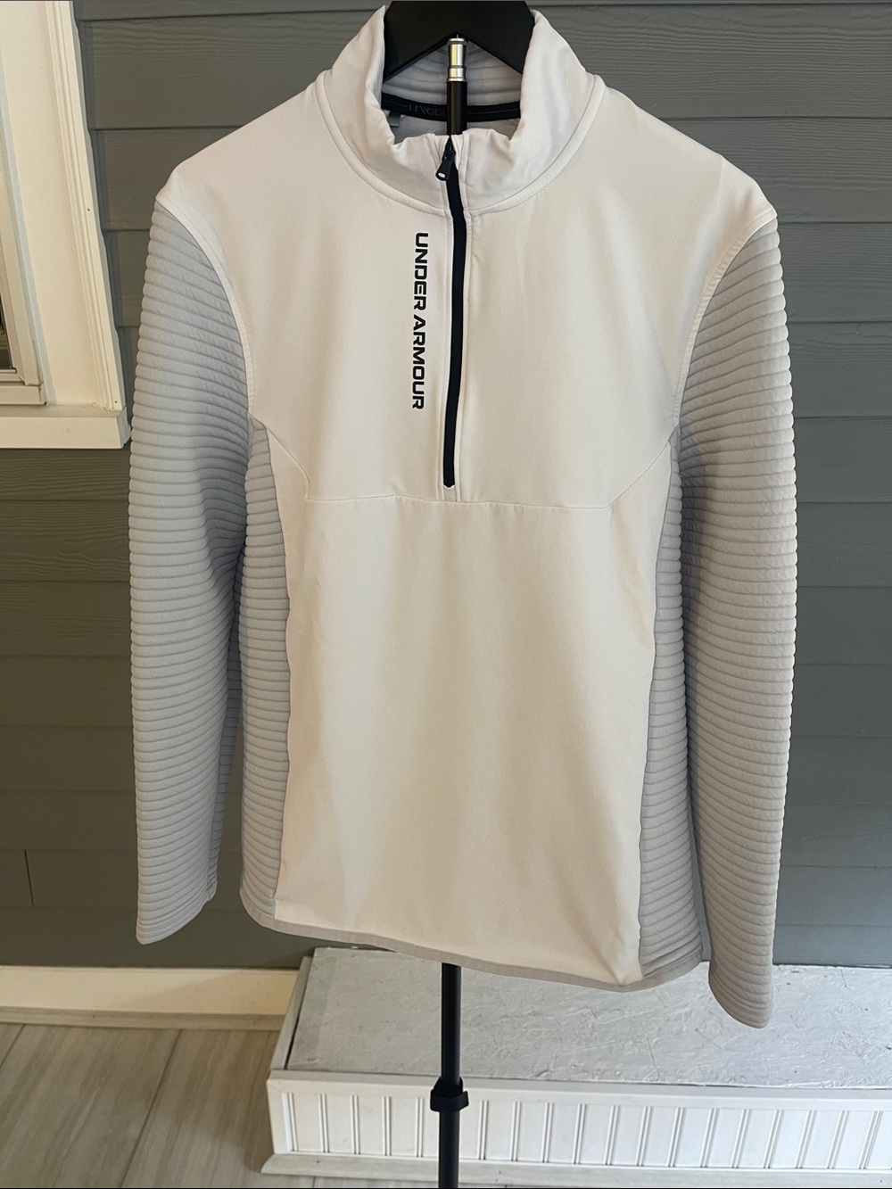 Under Armour Cold Gear Men's Light Gray and White Half-Zip Pullover Size Medium